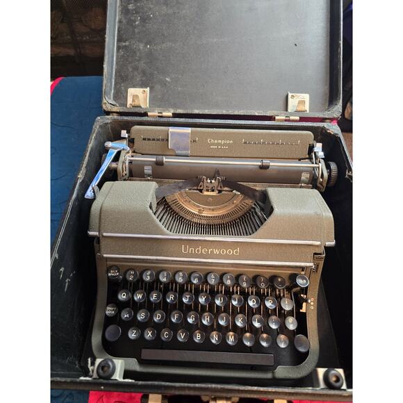 Antique UNDERWOOD Champion Typewriter Grey With Carrying Case 1930's Nice - Picture 1 of 15